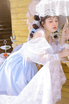 西田露娜